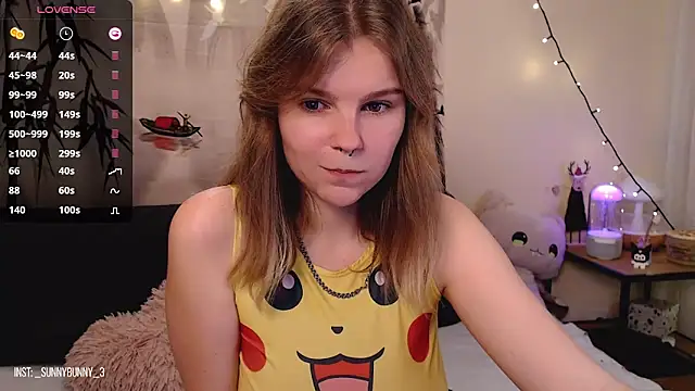 Snapshot of Moona_xx chatting on December 6, 2024, 9:24 pm Moona xx online show from December 6, 2024, 9:24 pm