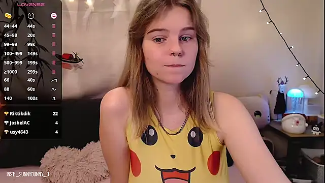 Snapshot of Moona_xx chatting on December 26, 2024, 11:35 pm Moona xx online show from December 26, 2024, 11:35 pm