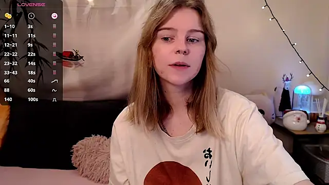 Snapshot of Moona_xx chatting on December 27, 2024, 10:05 pm Moona xx online show from December 27, 2024, 10:05 pm