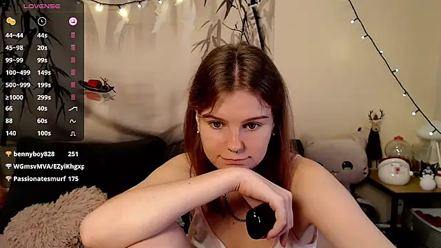 Snapshot of Moona_xx chatting on January 4, 2025, 2:35 am Moona xx online show from January 4, 2025, 2:35 am