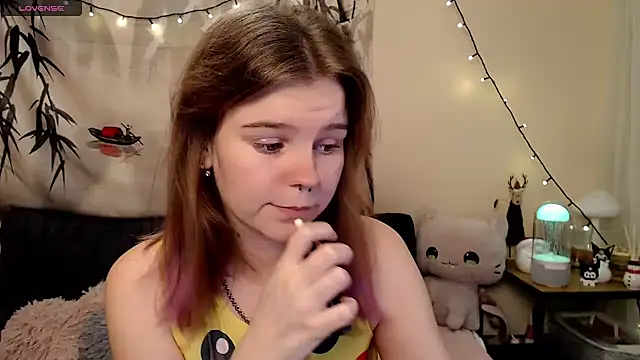 Snapshot of Moona_xx chatting on January 7, 2025, 8:31 pm Moona xx online show from January 7, 2025, 8:31 pm