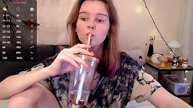 Snapshot of Moona_xx chatting on January 11, 2025, 10:07 pm Moona xx online show from January 11, 2025, 10:07 pm