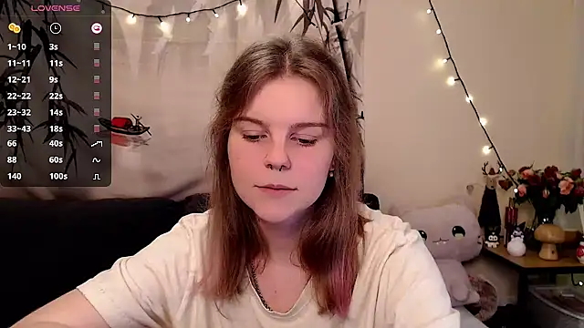Snapshot of Moona_xx chatting on January 18, 2025, 11:33 pm Moona xx online show from January 18, 2025, 11:33 pm