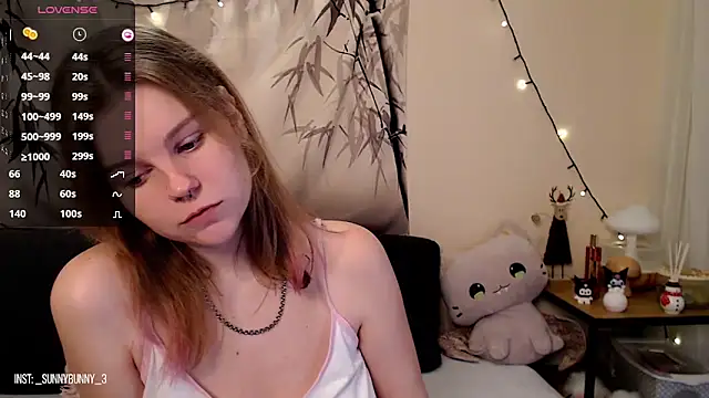 Snapshot of Moona_xx chatting on January 25, 2025, 11:22 pm Moona xx online show from January 25, 2025, 11:22 pm
