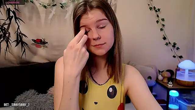 Snapshot of Moona_xx chatting on March 16, 2025, 8:11 pm Moona xx online show from March 16, 2025, 8:11 pm