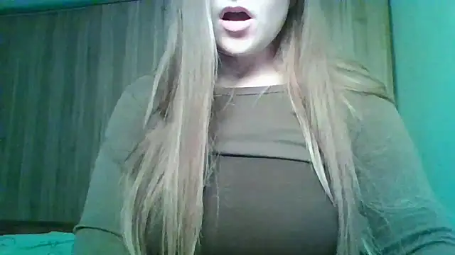 Evasapples online show from December 19, 2025, 6:59 pm