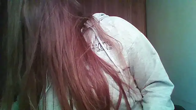 Evasapples online show from April 16, 2026, 7:58 pm