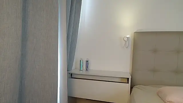 caaatalinalina online show from January 10, 2025, 8:48 pm