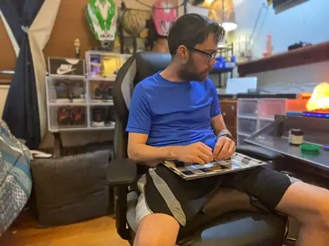 Snapshot of slutty_guy12 chatting on January 28, 2025, 11:28 pm slutty guy12 online show from January 28, 2025, 11:28 pm