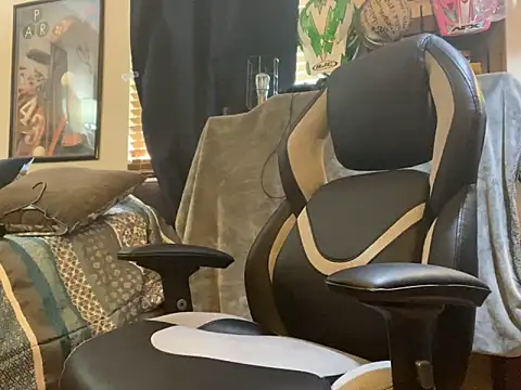 Snapshot of slutty_guy12 chatting on February 3, 2025, 8:24 pm slutty guy12 online show from February 3, 2025, 8:24 pm