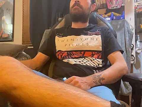 Snapshot of slutty_guy12 chatting on February 4, 2025, 1:13 am slutty guy12 online show from February 4, 2025, 1:13 am