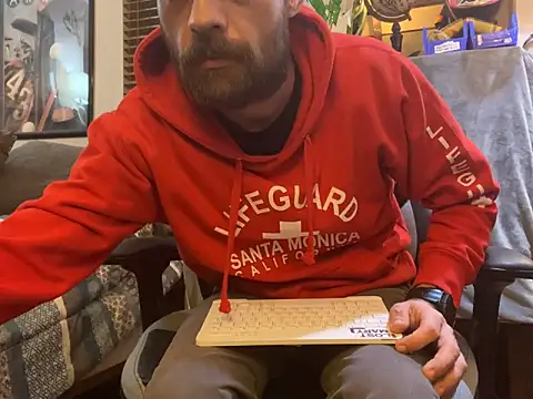 Snapshot of slutty_guy12 chatting on February 5, 2025, 12:42 am slutty guy12 online show from February 5, 2025, 12:42 am