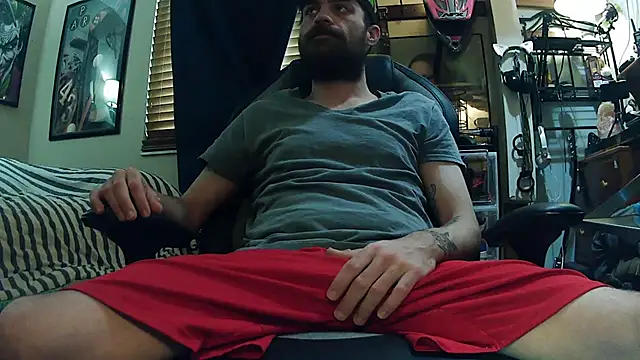 Snapshot of slutty_guy12 chatting on February 17, 2025, 6:15 pm slutty guy12 online show from February 17, 2025, 6:15 pm