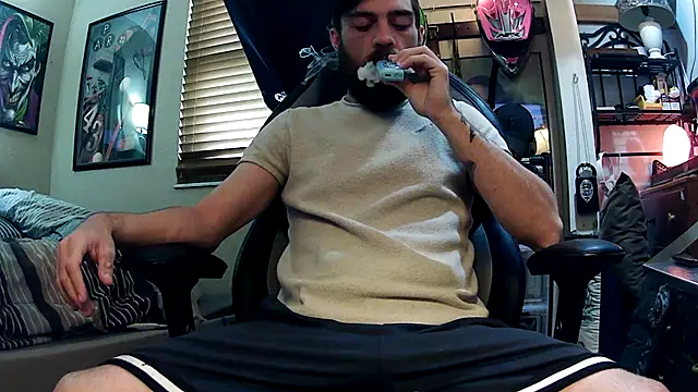 Snapshot of slutty_guy12 chatting on March 1, 2025, 6:32 pm slutty guy12 online show from March 1, 2025, 6:32 pm