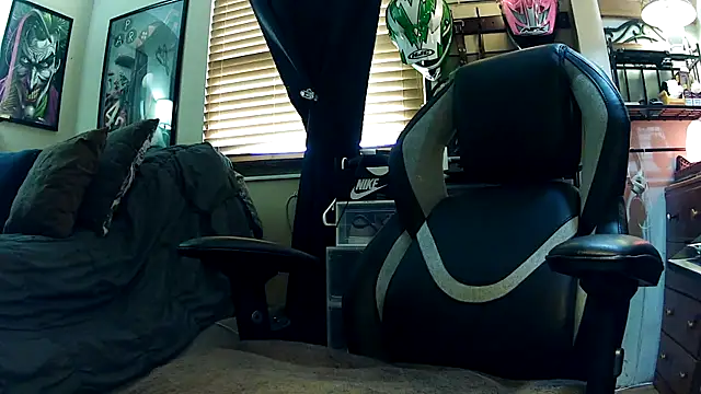 Snapshot of slutty_guy12 chatting on March 1, 2025, 10:10 pm slutty guy12 online show from March 1, 2025, 10:10 pm