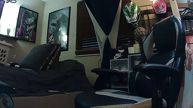 Snapshot of slutty_guy12 chatting on March 6, 2025, 12:10 am slutty guy12 online show from March 6, 2025, 12:10 am