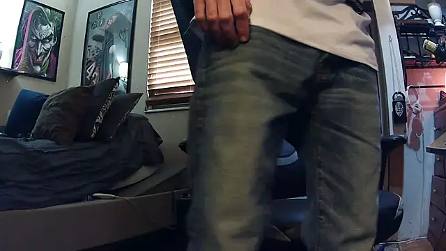 Snapshot of slutty_guy12 chatting on March 6, 2025, 10:04 pm slutty guy12 online show from March 6, 2025, 10:04 pm