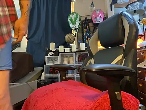 Snapshot of slutty_guy12 chatting on March 17, 2025, 10:38 pm slutty guy12 online show from March 17, 2025, 10:38 pm