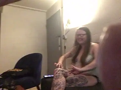 Snapshot of slutty_guy12 chatting on April 4, 2026, 3:05 am slutty guy12 online show from April 4, 2026, 3:05 am