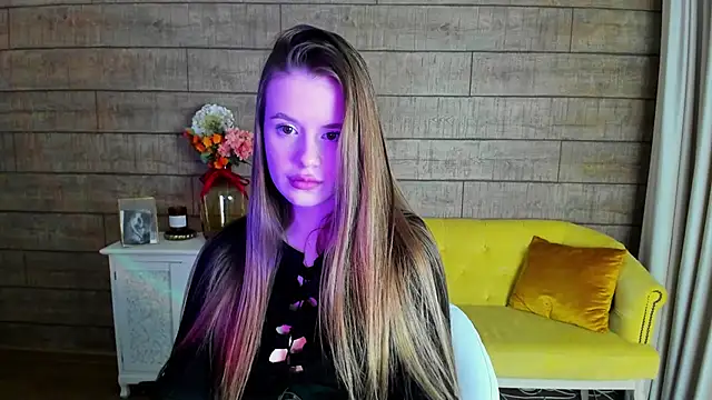 MilanaBalmain online show from February 17, 2025, 2:37 pm