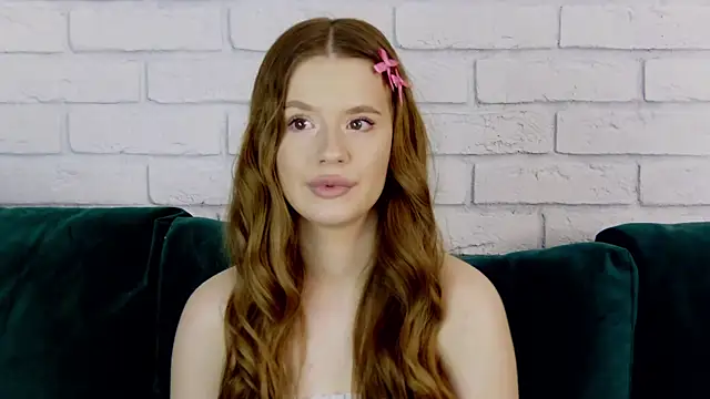 MilanaBalmain online show from February 18, 2025, 4:37 am