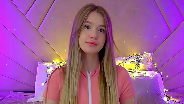 MilanaBalmain online show from March 10, 2025, 12:15 pm