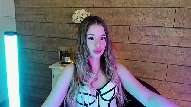 MilanaBalmain online show from March 11, 2025, 12:28 pm