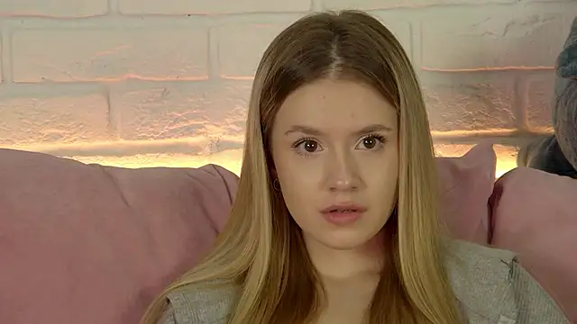 MilanaBalmain online show from October 15, 2025, 4:18 pm