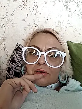 Gardener of Illusions online show from December 2, 2025, 1:28 pm