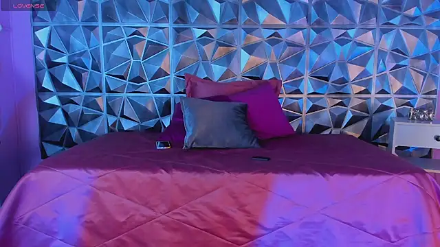 keendaall online show from February 8, 2025, 1:11 pm