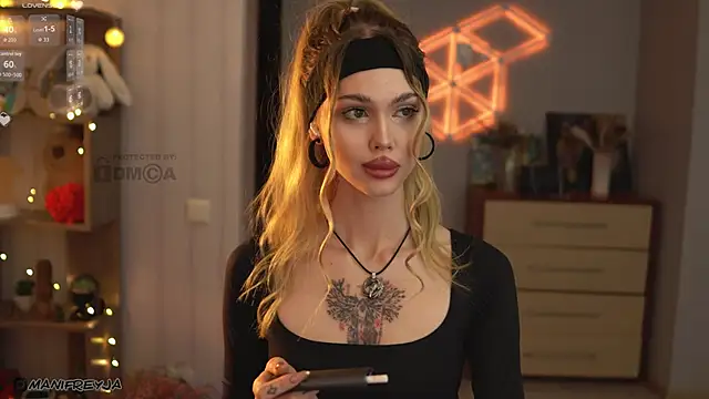 ManiFreyja online show from October 22, 2025, 7:35 pm