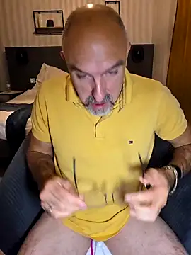 Snapshot of Crosss-23cm chatting on October 2, 2025, 6:48 pm Crosss-23cm online show from October 2, 2025, 6:48 pm