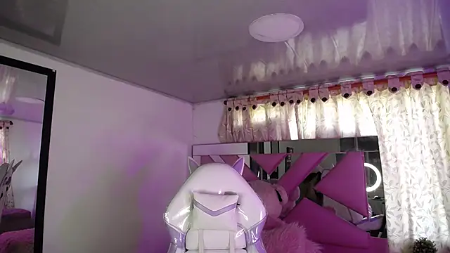 Mia Fischer online show from February 6, 2025, 7:07 pm