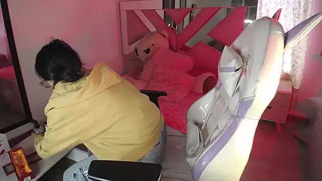 Mia Fischer online show from February 13, 2025, 7:21 pm