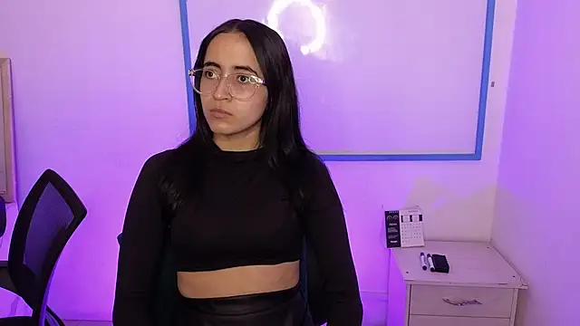 Mia Fischer online show from April 5, 2026, 5:43 pm