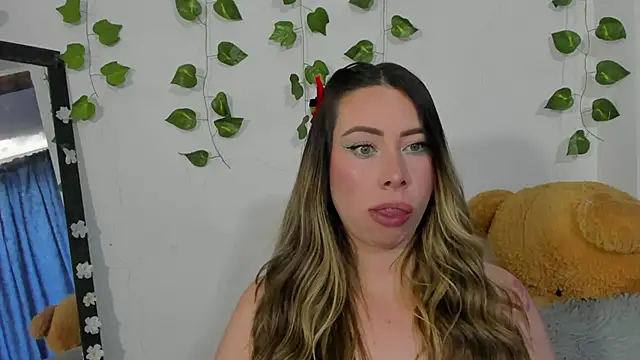 JanneKim online show from November 18, 2025, 6:56 pm