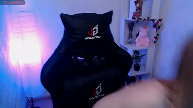 LianaBright online show from March 3, 2025, 5:09 am