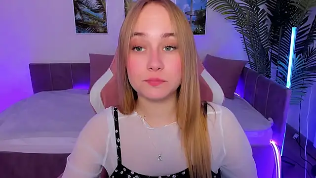 LianaBright online show from March 6, 2025, 8:41 am