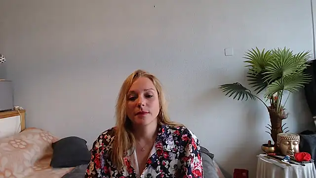 Doucelouve9 online show from February 21, 2025, 9:24 am