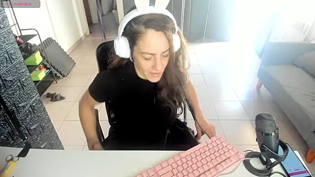 jessiburningheels online show from March 17, 2025, 1:50 pm