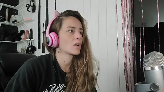 jessiburningheels online show from November 7, 2025, 12:27 pm