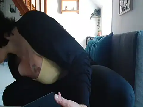 Snapshot of Lauzo21 chatting on October 15, 2025, 7:41 am Lauzo21 online show from October 15, 2025, 7:41 am