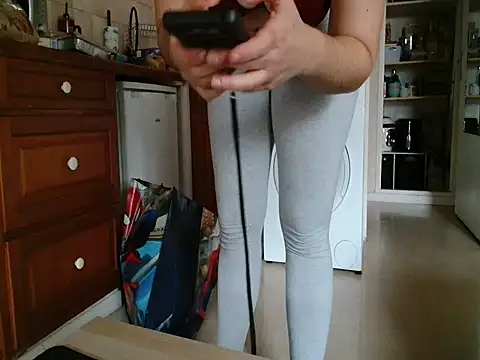 Snapshot of Lauzo21 chatting on October 27, 2025, 12:53 pm Lauzo21 online show from October 27, 2025, 12:53 pm