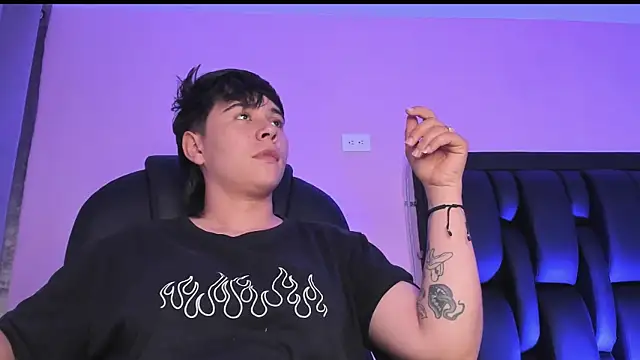 AbbySmiitth  online show from March 4, 2025, 6:29 pm