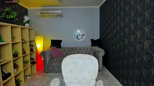 Snapshot of nicolee___19 chatting on March 17, 2025, 8:40 pm nicolee 19 online show from March 17, 2025, 8:40 pm