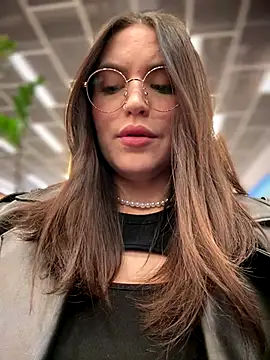 meow girl online show from December 17, 2025, 9:04 am