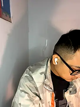 lixiaoshuai8 online show from November 18, 2025, 5:12 am