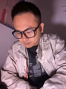 lixiaoshuai8 online show from November 20, 2025, 4:23 am