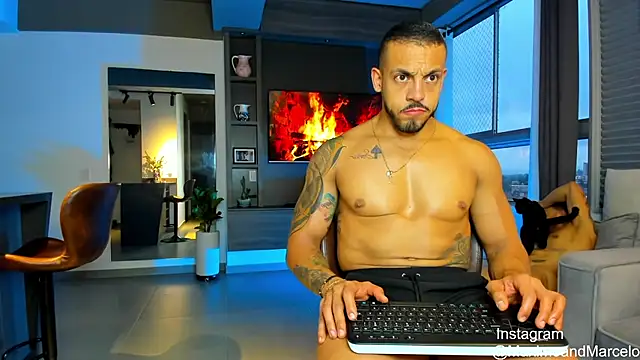 Maximo Marcelo online show from February 12, 2025, 11:09 pm