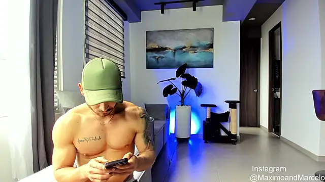 Maximo Marcelo online show from February 28, 2025, 1:14 pm